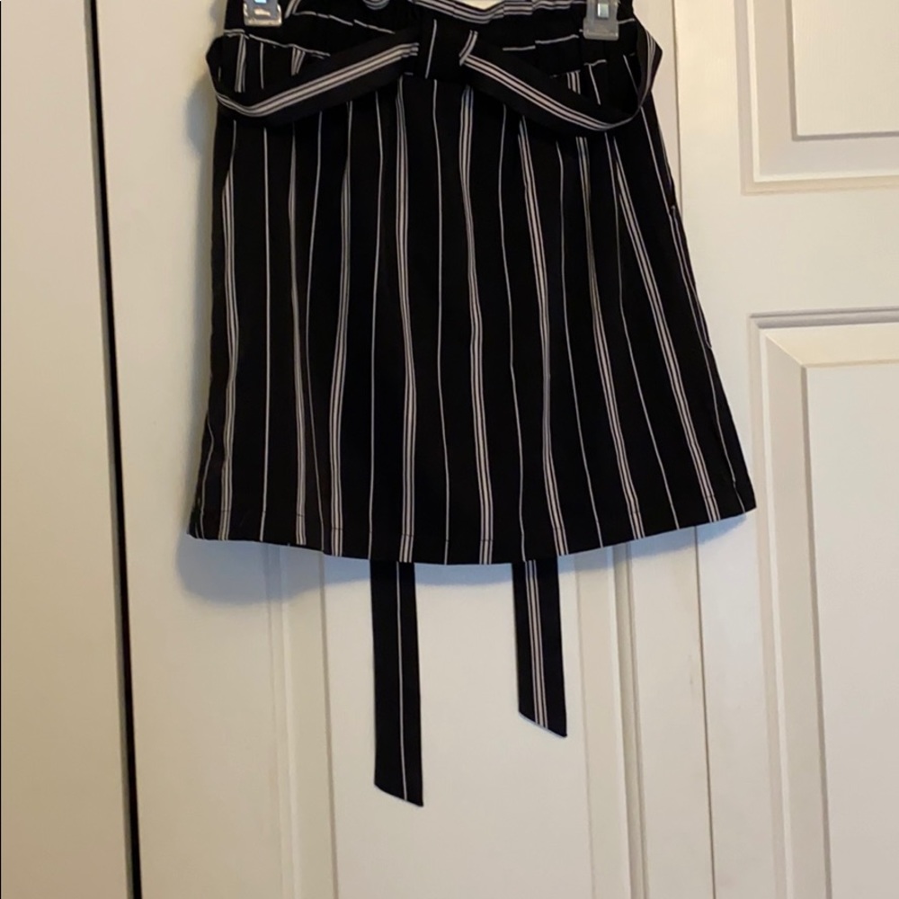 Striped front tie skirt with pockets - Picture 5 of 5